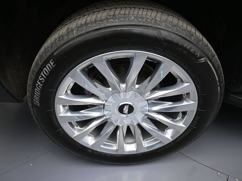Used 2024 Cadillac Escalade Premium Luxury AWD/4WD image 12