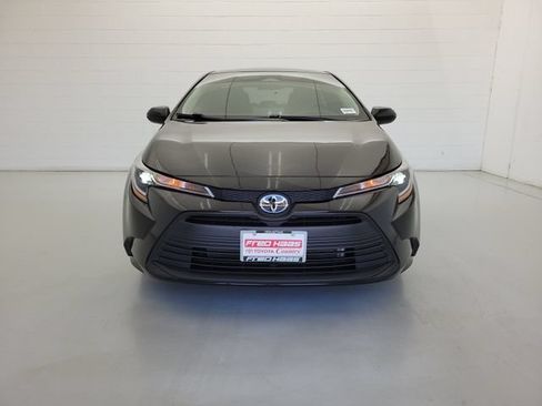 Used 2026 Toyota Corolla LE FWD image 3