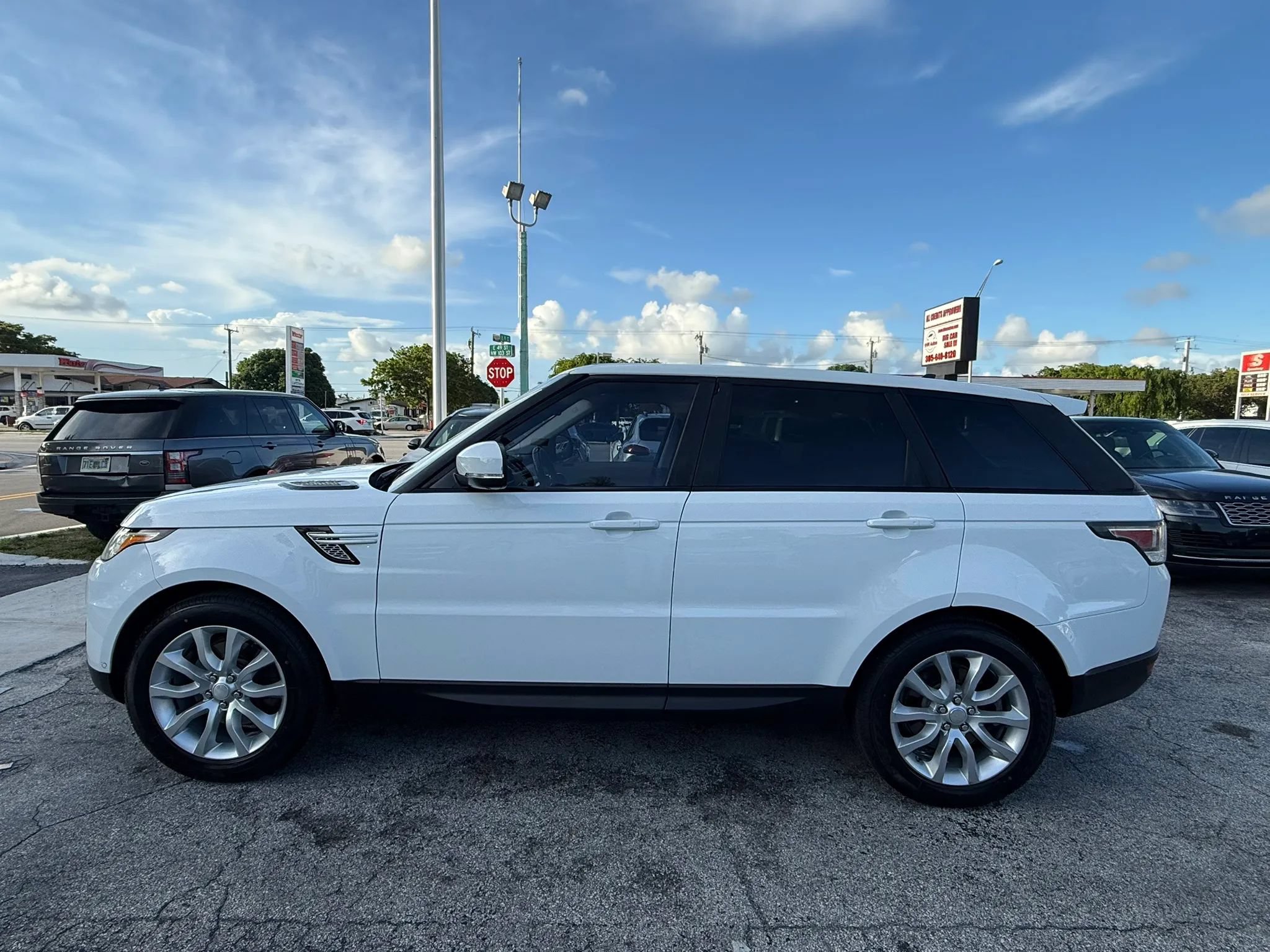 Used 2016 Land Rover Range Rover Sport HSE AWD/4WD image 2