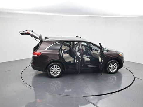 Used 2016 Kia Sorento LX w/ LX Convenience Package image 43