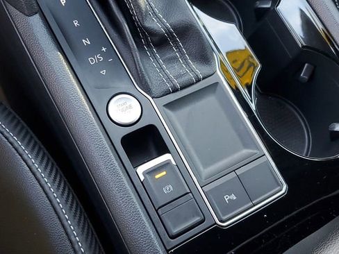 Used 2022 Volkswagen Atlas Cross Sport SE image 27