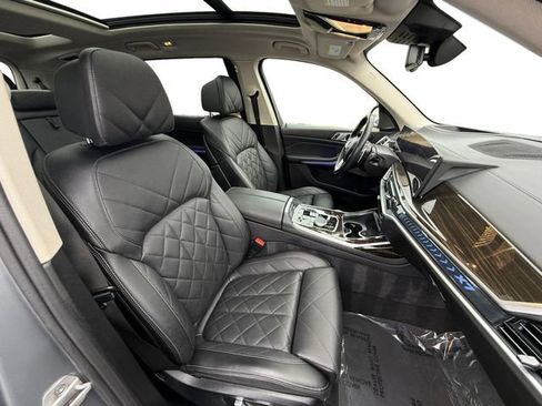 Used 2024 BMW X7 xDrive40i w/ Premium Package image 23