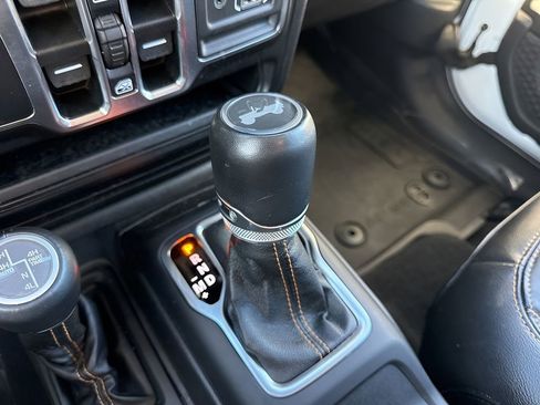 Used 2021 Jeep Wrangler Unlimited Sahara AWD/4WD image 15