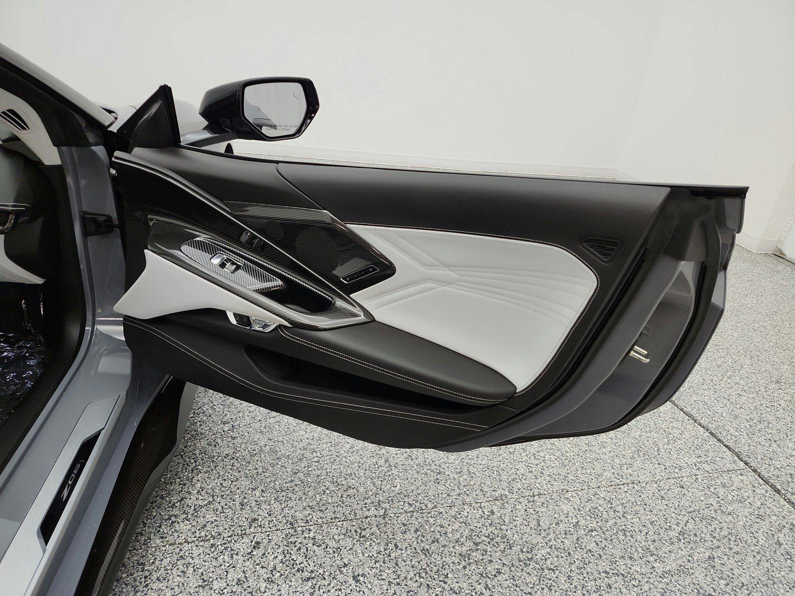 Used 2025 Chevrolet Corvette Z06 RWD image 19
