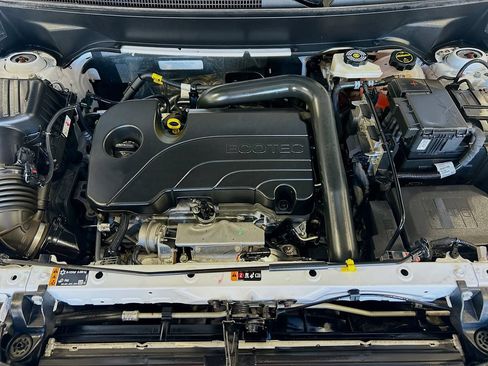 Used 2024 Chevrolet Equinox Premier FWD image 28