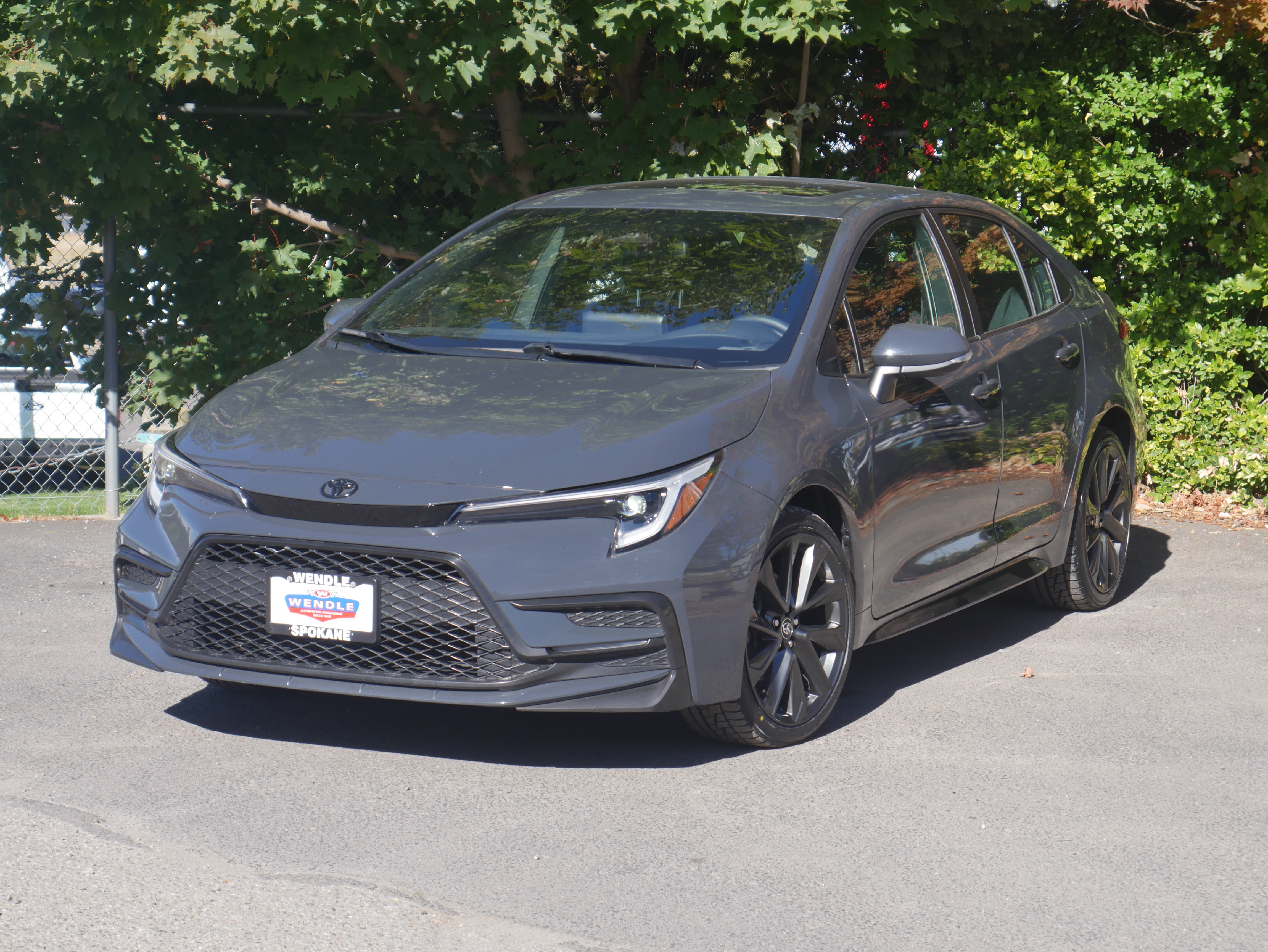 Used 2024 Toyota Corolla SE w/ SE Premium Package FWD image 2
