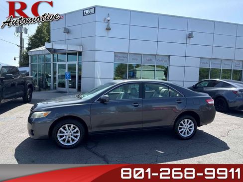 Used 2010 Toyota Camry XLE image 1