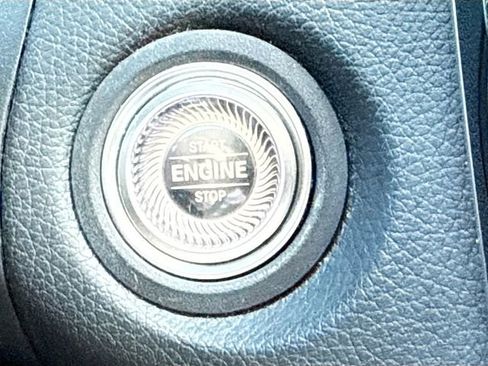 Used 2020 Mercedes-Benz GLC 300 4MATIC image 37