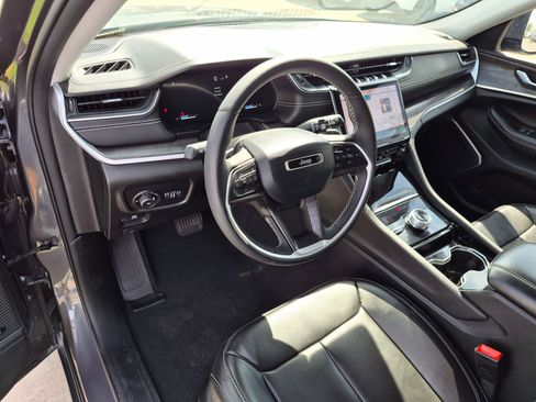 Used 2023 Jeep Grand Cherokee L Limited w/ Luxury Tech Group II AWD/4WD image 17
