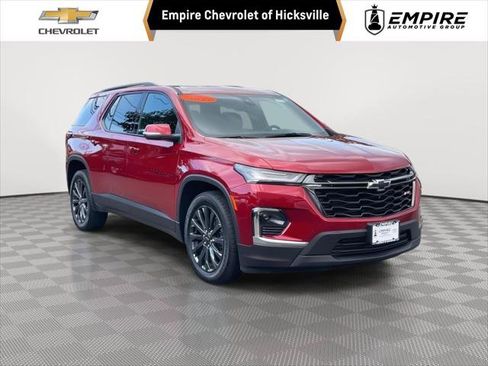 Used 2023 Chevrolet Traverse RS image 1