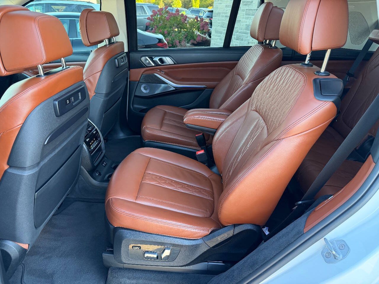 Used 2019 BMW X7 xDrive50i w/ Dynamic Handling Package AWD/4WD image 19