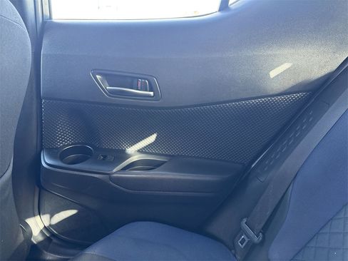 Used 2020 Toyota C-HR XLE image 24