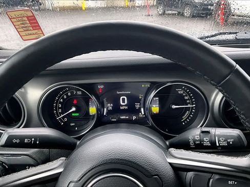 Used 2023 Jeep Wrangler Unlimited w/ Cold Weather Group AWD/4WD image 18