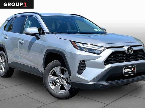 Used 2025 Toyota RAV4 XLE AWD/4WD image 3
