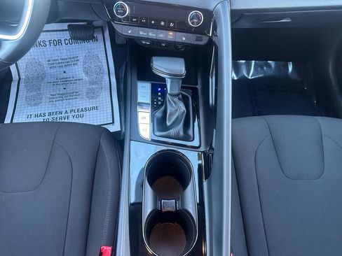 Used 2023 Hyundai Elantra SEL w/ Convenience Package image 19