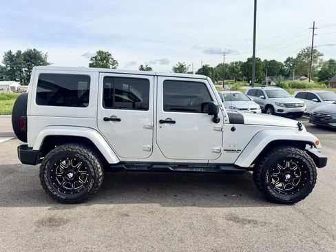 Used 2012 Jeep Wrangler Unlimited Sahara w/ Connectivity Group AWD/4WD image 6