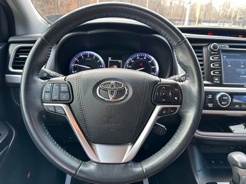 Used 2017 Toyota Highlander Limited image 14