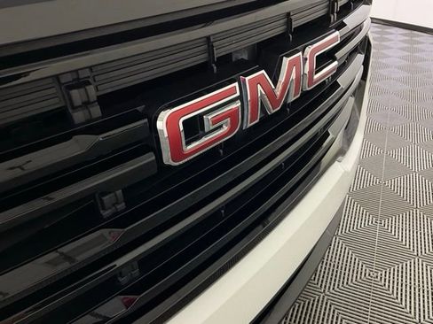 Used 2021 GMC Acadia SLE w/ Driver Convenience Package FWD image 11