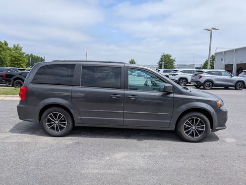 Used 2016 Dodge Grand Caravan R/T FWD image 2