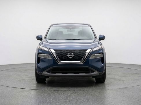 Used 2025 Nissan Rogue SV FWD image 2