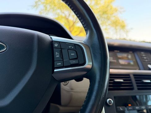 Used 2017 Land Rover Discovery Sport HSE image 22