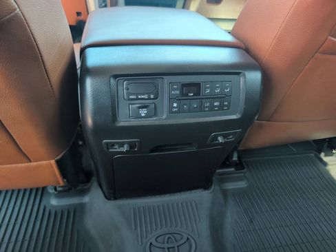 Used 2017 Toyota Sequoia Platinum AWD/4WD image 21
