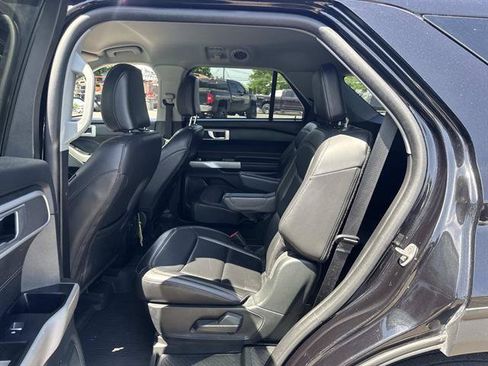 Used 2023 Ford Explorer XLT w/ Equipment Group 202A AWD/4WD image 8