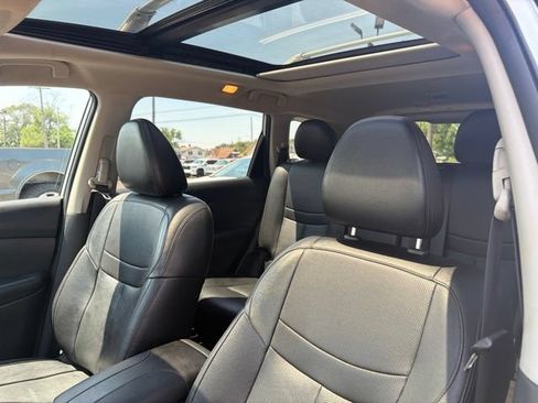 Used 2017 Nissan Rogue SL w/ SL Premium Package AWD/4WD image 18