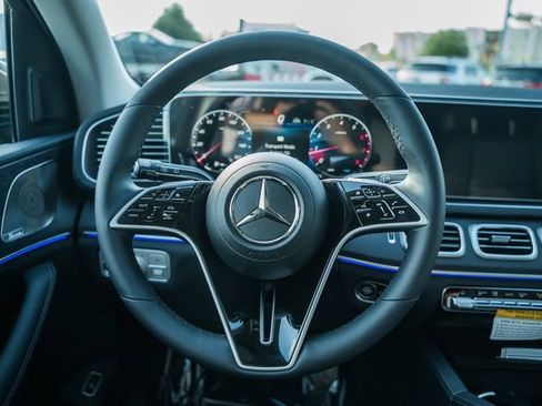 New 2026 Mercedes-Benz GLS 450 4MATIC image 32