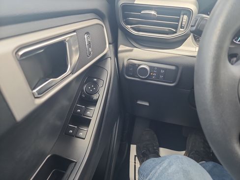 Used 2021 Ford Explorer 2WD image 33