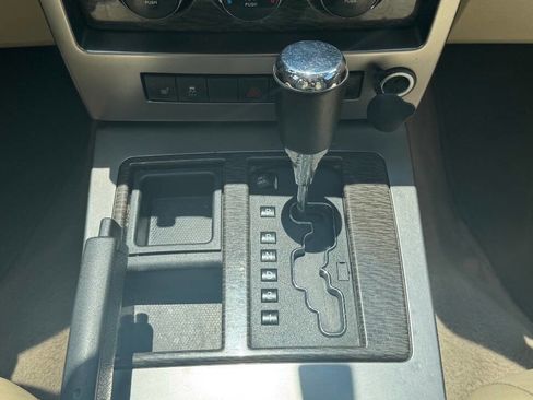 Used 2011 Jeep Liberty Limited image 12