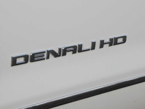 Used 2017 GMC Sierra 2500 Denali w/ Suspension Package, Off-Road AWD/4WD image 10