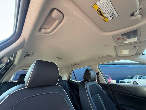 Used 2025 Hyundai Venue Limited FWD image 27