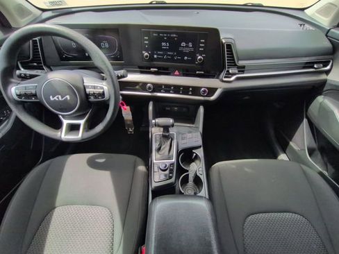 Used 2025 Kia Sportage LX image 17