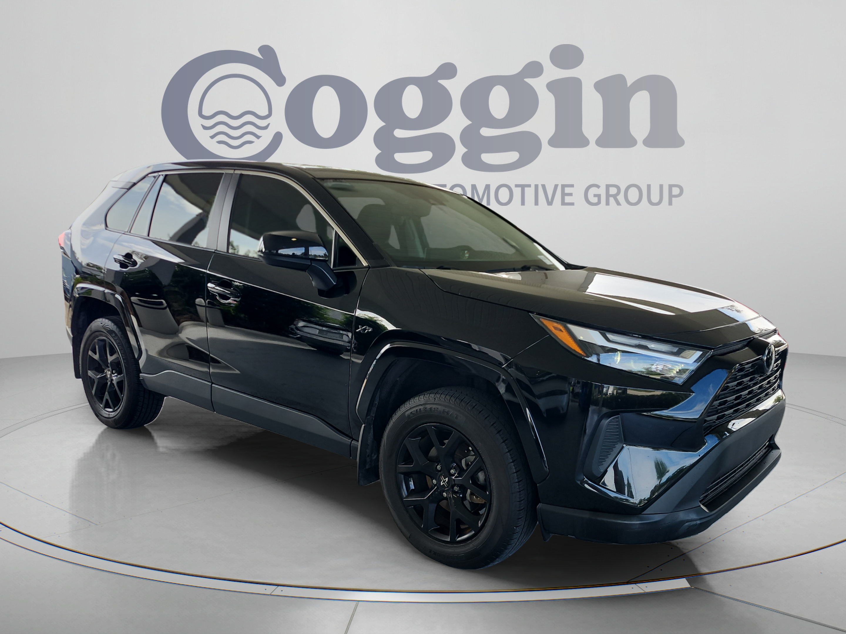 Used 2025 Toyota RAV4 LE FWD image 7