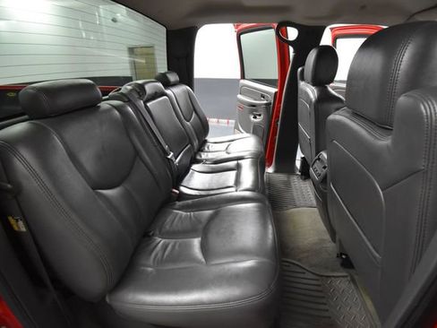 Used 2005 GMC Sierra 2500 SLT w/ Heavy-Duty Power Package image 40