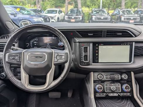 Used 2022 GMC Yukon XL Denali w/ Denali Premium Package AWD/4WD image 18