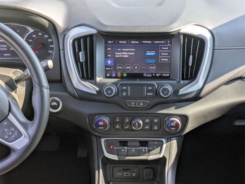 Used 2023 GMC Terrain SLT image 20