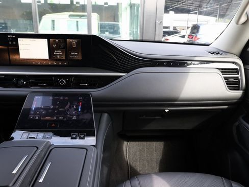 Certified 2025 INFINITI QX80 Luxe image 29