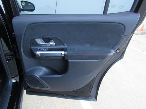 Used 2023 Mercedes-Benz EQB 300 4MATIC image 25