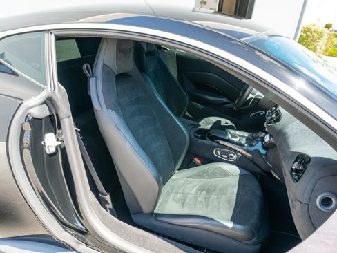 Used 2020 Aston Martin V8 Vantage Coupe RWD image 11