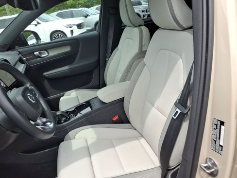 Used 2025 Volvo EX40 Ultra AWD/4WD image 20