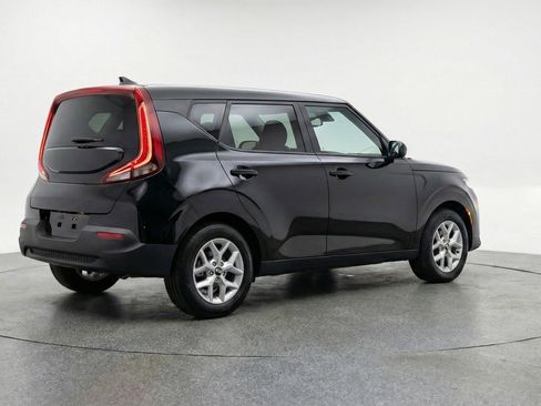 Used 2025 Kia Soul LX w/ LX Technology Package FWD image 9