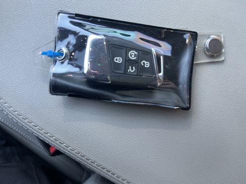 Used 2023 Volkswagen Atlas SE w/ Black Wheel Package image 33