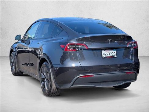 Used 2025 Tesla Model Y Long Range RWD image 8