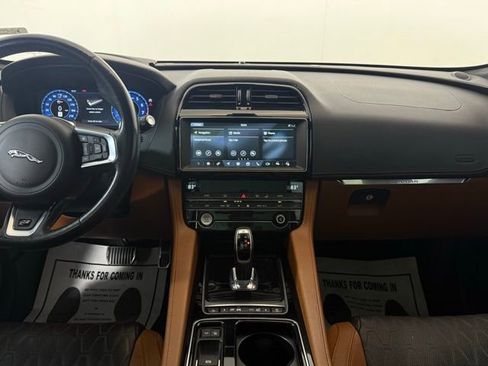 Used 2020 Jaguar F-PACE SVR image 25