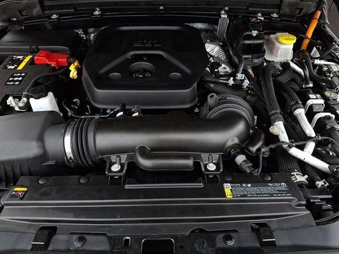 Used 2025 Jeep Wrangler Unlimited Sahara w/ Safety Group image 29