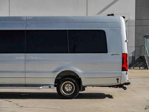 Used 2023 Mercedes-Benz Sprinter 3500 w/ Parking Package image 7