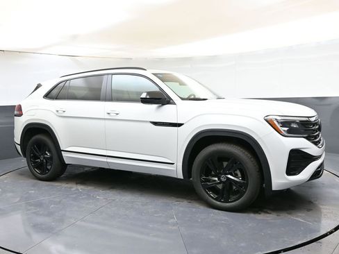 Certified 2025 Volkswagen Atlas Cross Sport SEL R-Line image 7