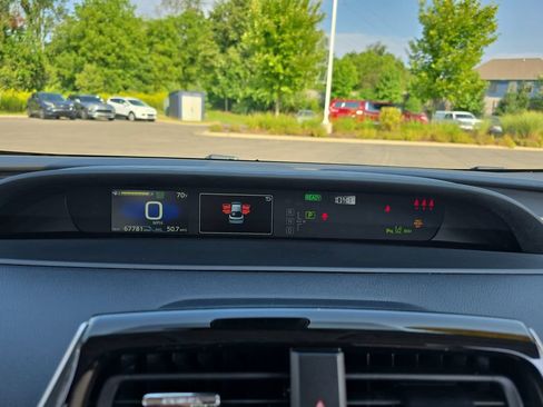 Used 2022 Toyota Prius LE FWD image 20